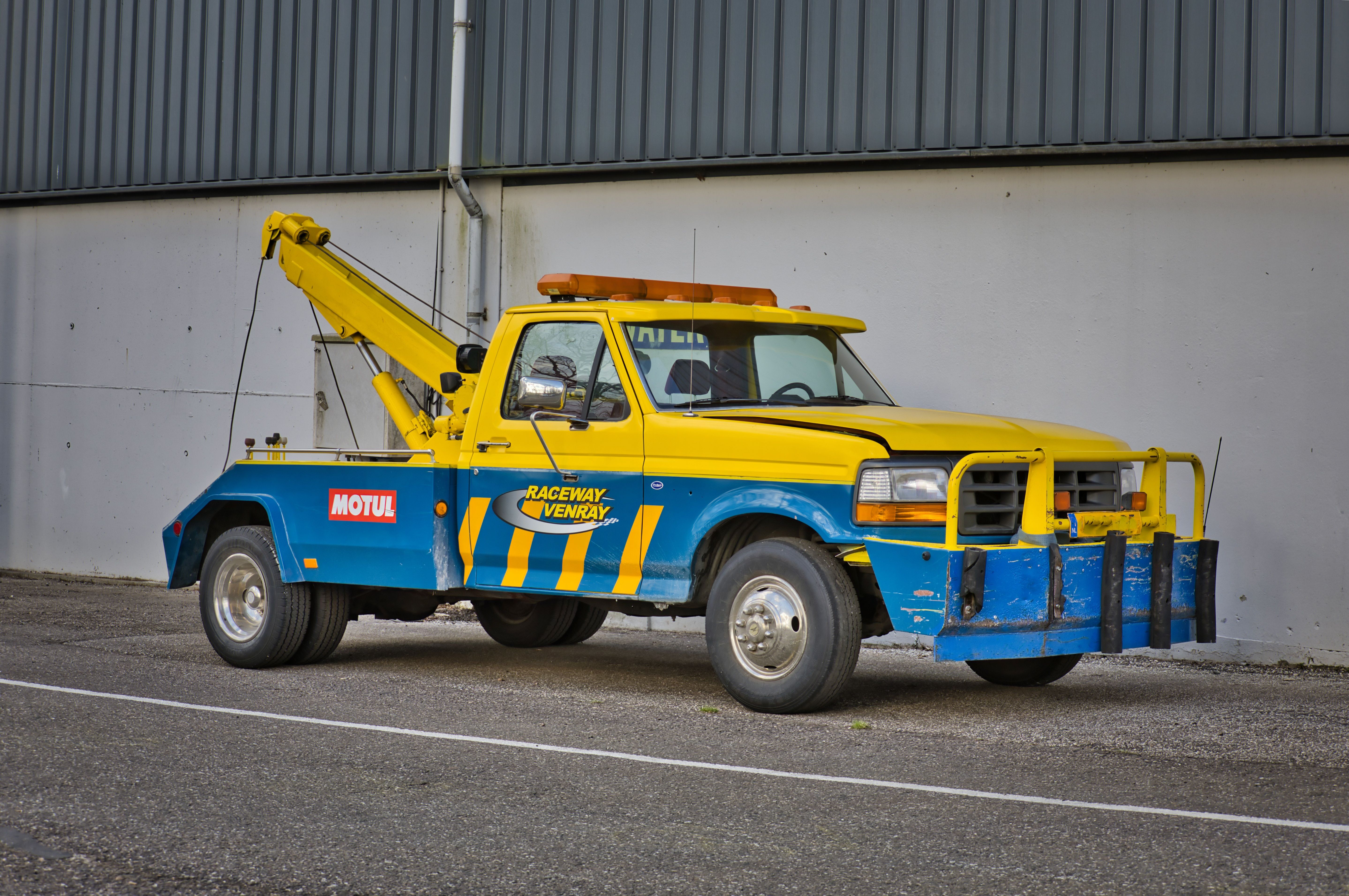 Rusty's Towing Service truck ready to assist